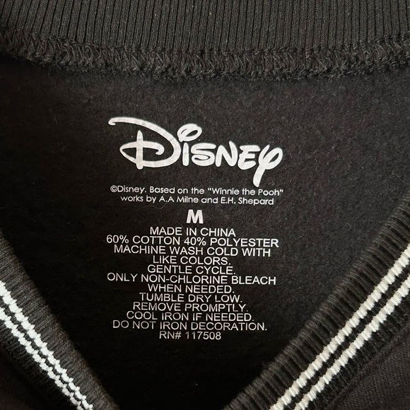 Disney Winnie The Pooh Women’s Med Sweater Black Embroidered Ringer Vacation - Picture 4 of 4